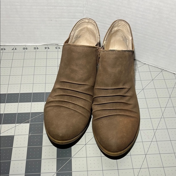 Life Stride Tan Ankle Booties - Picture 2 of 8